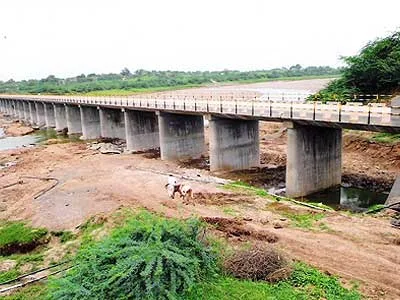 Major Bridge Across Godavari River Near Village Kumbhari