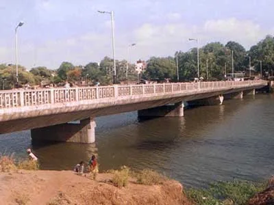 Bridge ac River Godavari bet. Gharpure Ghat